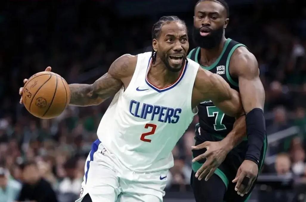 记者：阿莫林组建新的领导小组，包括B费、马奎尔、利马等人（记者：阿莫林打造全新领袖小组，B费、马奎尔、利马在列）