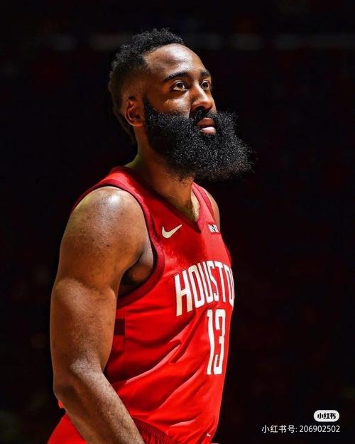 卢伟：弗格场上场下都充满正能量，洛夫顿的情绪也好多了（卢伟称弗格场内外满满正能量，洛夫顿情绪明显好转）