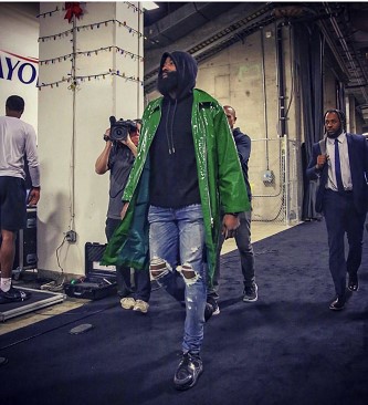 威少展现惊人手感，连续三分球如雨点般落下（威少手感火热，三分球接连命中如雨）