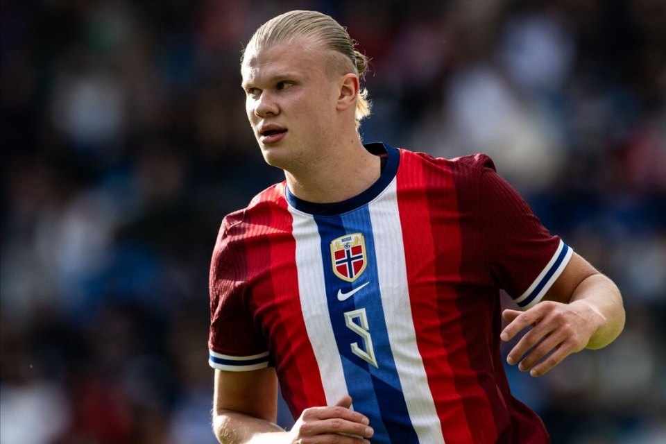 英超半场：内托冲顶破门，吉滕斯献助攻，切尔西1-0伯恩利（英超半场战报：吉滕斯送助攻，内托头球建功，切尔西暂1-0伯恩利）