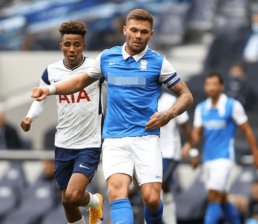 天空记者：齐尔克泽想继续留在曼联并为自己的位置而战（天空体育记者：齐尔克泽愿留曼联，继续争夺位置）